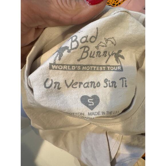 Bad Bunny Official Un Verano Sin Ti Crew Neck Concert Music T-Shirt Size small - Picture 6 of 6